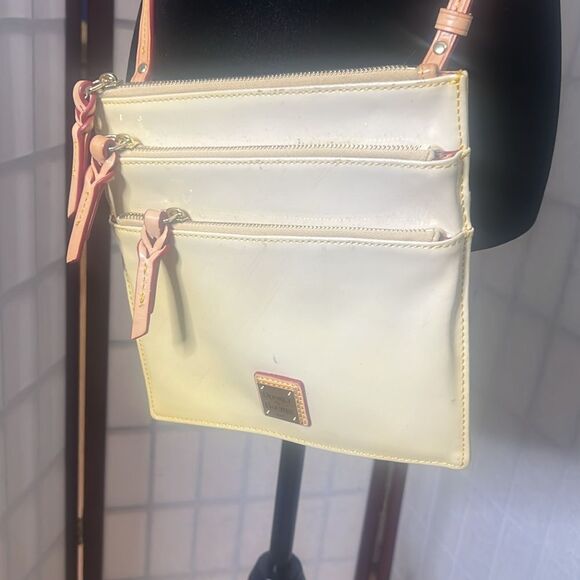 DOONEY & BOURKE LEATHER FOUR COMPARTMENT CROSSBODY BAG - Picture 3 of 11